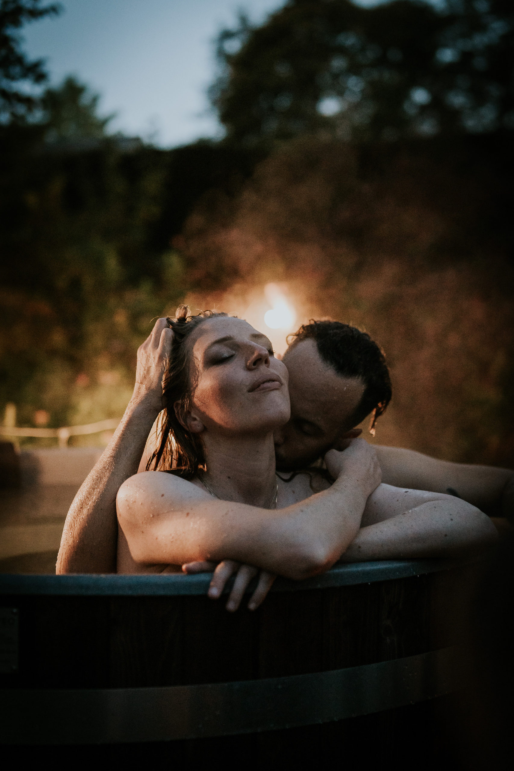 shooting couple dans un bain nordique